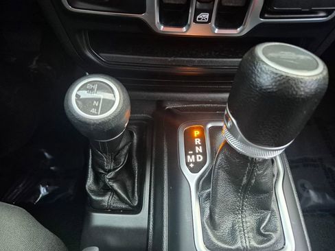 Used 2020 Jeep Gladiator Sport w/ Quick Order Package 24S image 14