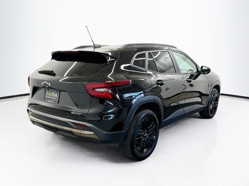 Used 2025 Chevrolet Trax ACTIV w/ Sunroof Package FWD image 9