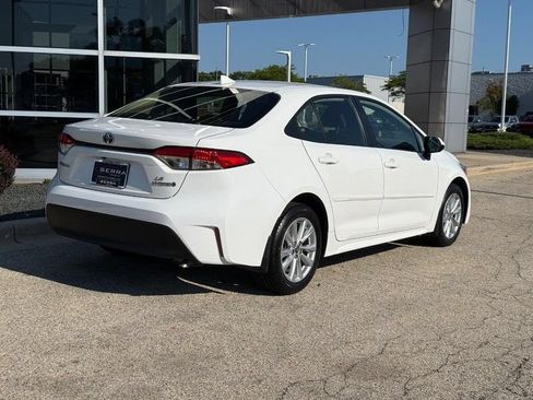 Used 2024 Toyota Corolla LE w/ LE Convenience Package FWD image 3