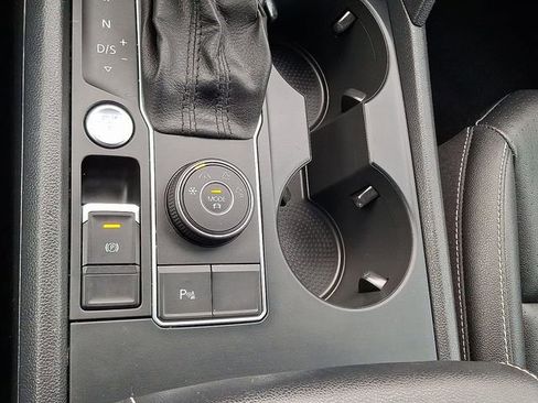 Used 2020 Volkswagen Atlas Cross Sport SE AWD/4WD image 26