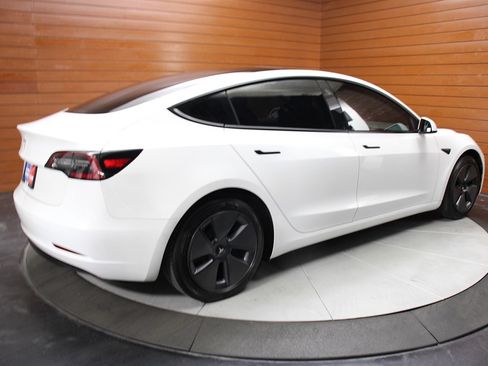 Used 2021 Tesla Model 3 Standard Range Plus RWD image 16