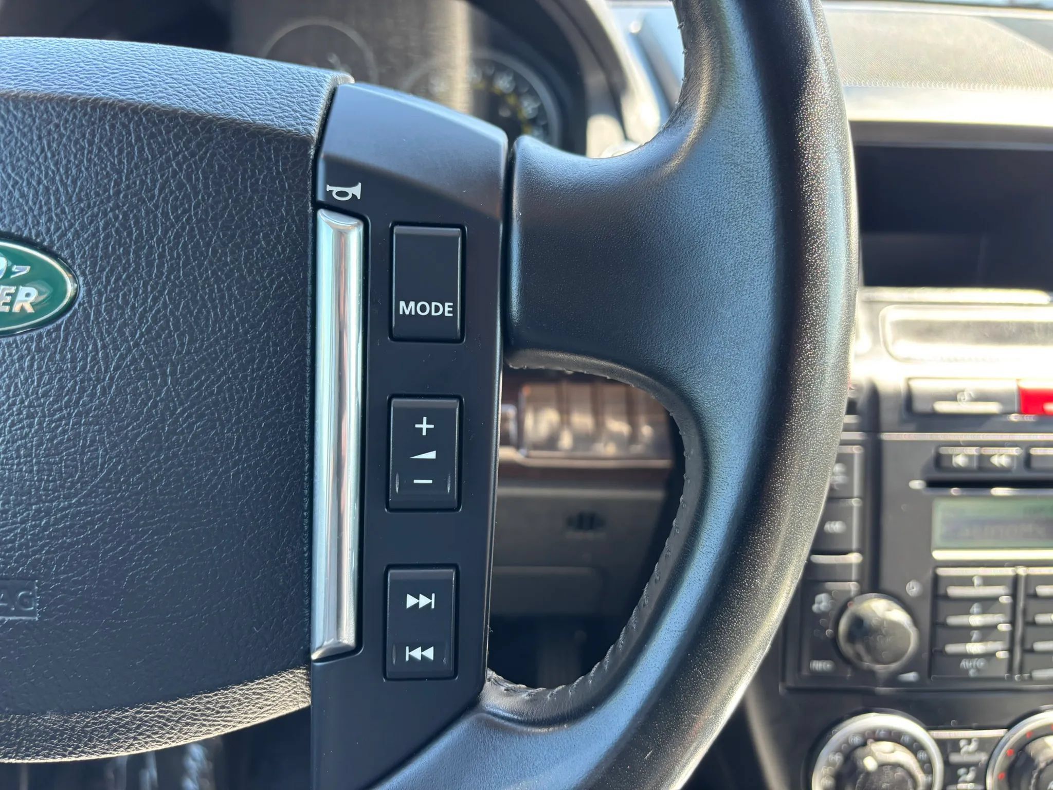 Used 2011 Land Rover LR2 HSE AWD/4WD image 24
