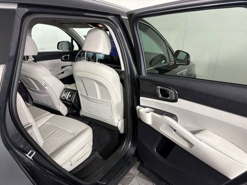 Used 2025 Kia Sorento S AWD/4WD image 32