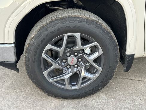 New 2026 GMC Sierra 1500 SLT AWD/4WD image 17