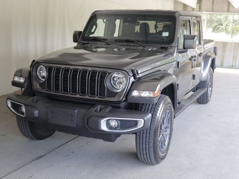 Used 2024 Jeep Gladiator Sport AWD/4WD image 20