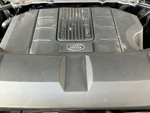 Used 2020 Land Rover Discovery HSE image 32