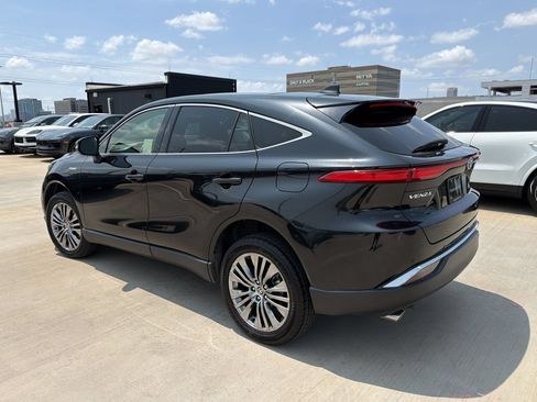 Used 2021 Toyota Venza Limited AWD/4WD image 3