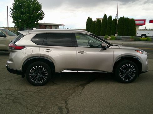 Used 2024 Nissan Rogue Platinum w/ Platinum Premium Package AWD/4WD image 8