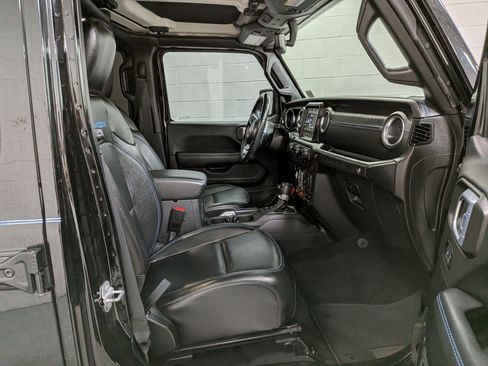 Used 2021 Jeep Wrangler Unlimited Rubicon 4xe AWD/4WD image 33