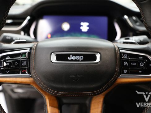 Used 2023 Jeep Grand Cherokee Summit AWD/4WD image 24