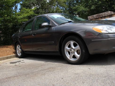 Used 2002 Ford Taurus SE image 10