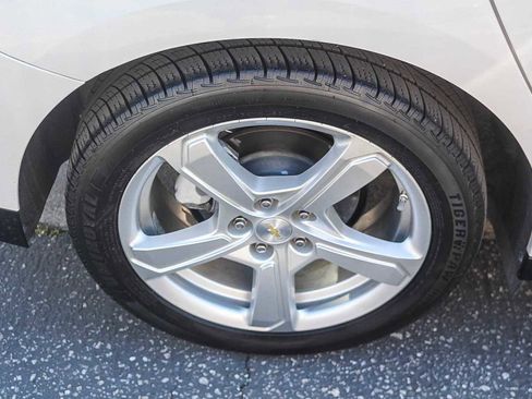 Used 2017 Chevrolet Volt LT w/ Comfort Package image 8