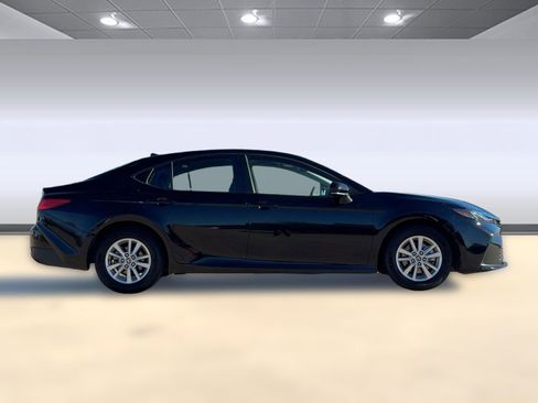 Used 2025 Toyota Camry LE image 8