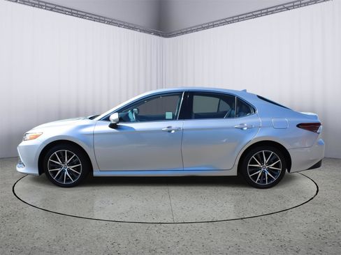 Used 2023 Toyota Camry XLE image 5