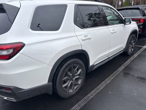 Used 2024 Honda Pilot Touring image 13