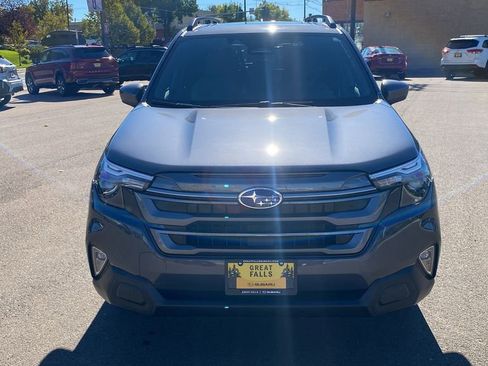 Used 2025 Subaru Forester Premium image 2