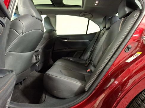 Used 2018 Toyota Camry XLE image 13