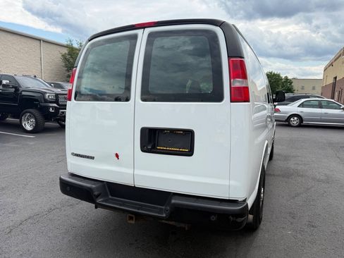 Used 2018 Chevrolet Express 2500 RWD image 12
