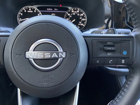 Used 2024 Nissan Pathfinder SV w/ SV Premium Package AWD/4WD image 17