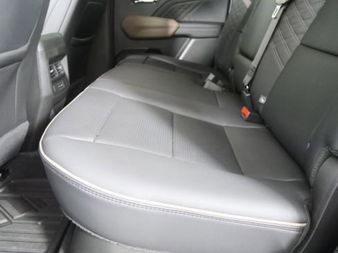Used 2024 GMC Canyon Denali AWD/4WD image 15