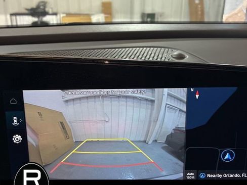 Used 2025 Hyundai Elantra SEL image 2