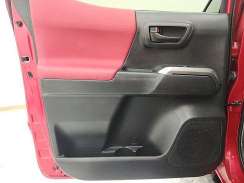 Used 2022 Toyota Tacoma SR5 image 9