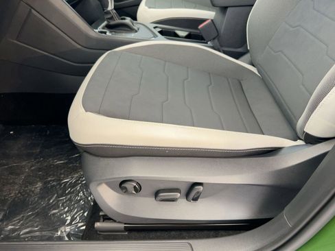 New 2026 Volkswagen Taos SE image 14