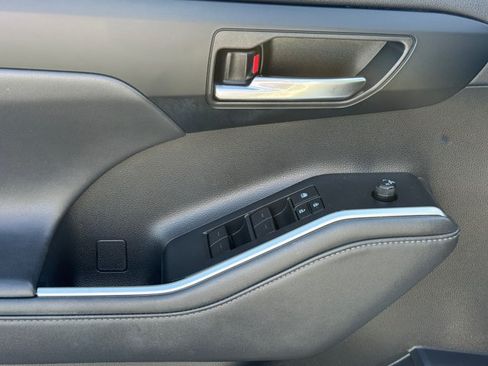 Used 2022 Toyota Highlander XSE AWD/4WD image 32