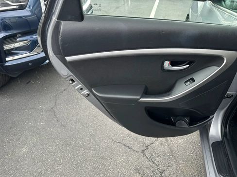 Used 2014 Hyundai Elantra GT FWD image 19
