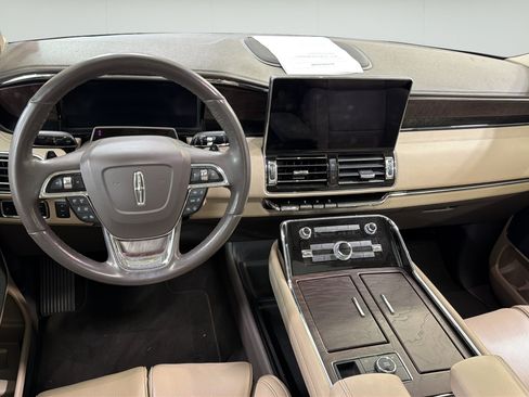 Used 2024 Lincoln Navigator Premiere AWD/4WD image 22