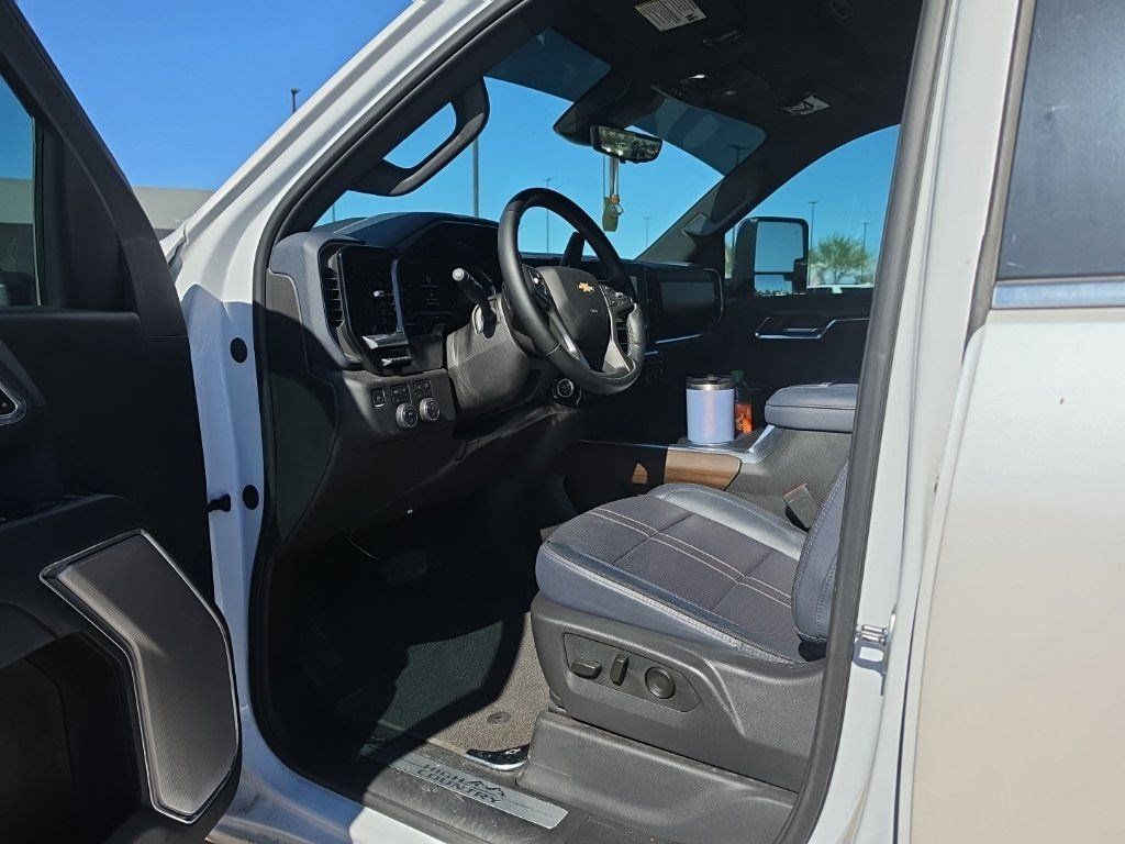 Used 2024 Chevrolet Silverado 3500 High Country w/ High Country Premium Package AWD/4WD image 19