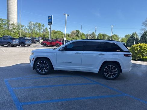 Used 2024 Jeep Grand Cherokee Overland w/ Luxury Tech Group IV AWD/4WD image 12