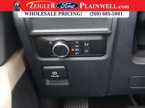 Used 2024 Ford Expedition XLT image 29