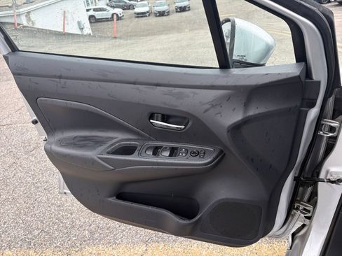 Used 2025 Nissan Versa SV image 18