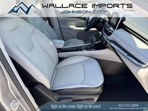 Used 2022 Jeep Compass Latitude w/ Sun and Sound Group AWD/4WD image 38