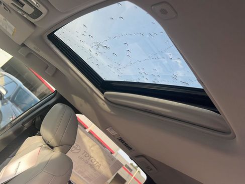 New 2026 Toyota Sienna XLE FWD image 28