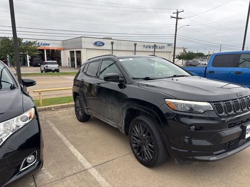 Used 2023 Jeep Compass High Altitude AWD/4WD image 3