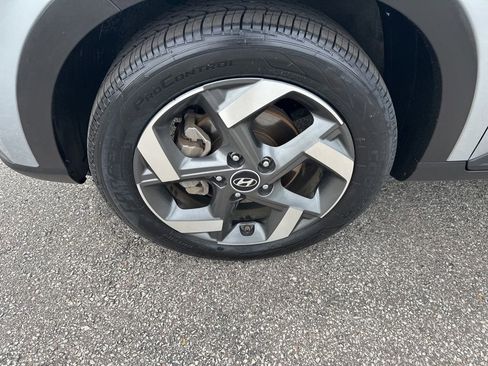 Used 2022 Hyundai Venue SEL FWD image 9