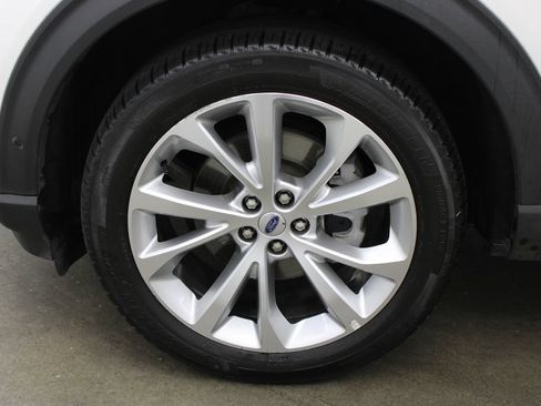 Used 2022 Ford Explorer Platinum w/ Equipment Group 601A AWD/4WD image 30