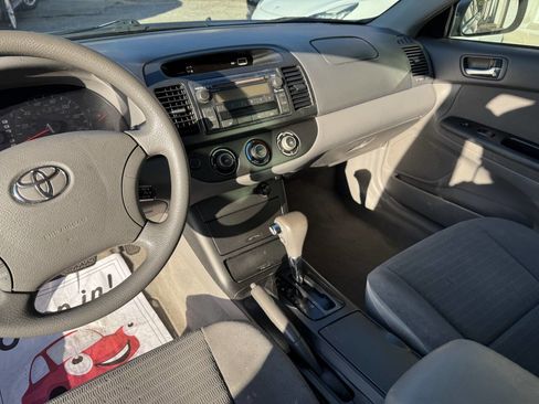 Used 2005 Toyota Camry LE image 22