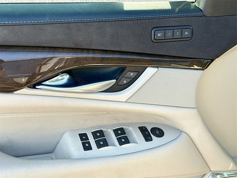 Used 2018 Cadillac Escalade Luxury image 19