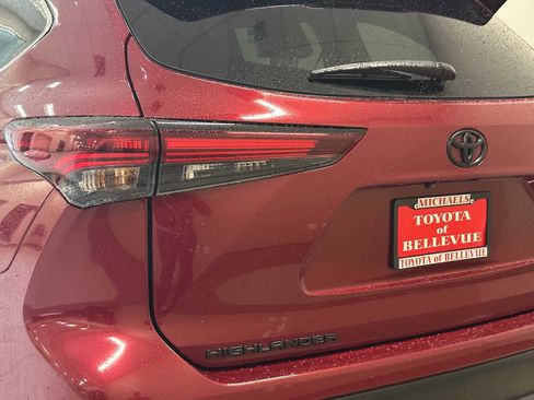 Certified 2025 Toyota Highlander XLE AWD/4WD image 7