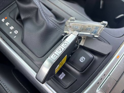 Used 2026 Kia Carnival FWD image 25