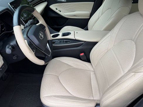 Used 2019 Toyota Avalon Limited w/ Advanced Safety Package FWD image 5
