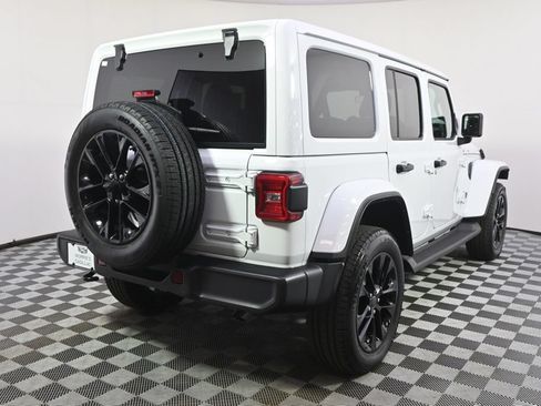 Used 2025 Jeep Wrangler Unlimited Sahara AWD/4WD image 6