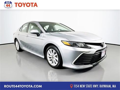 Used 2022 Toyota Camry LE image 1