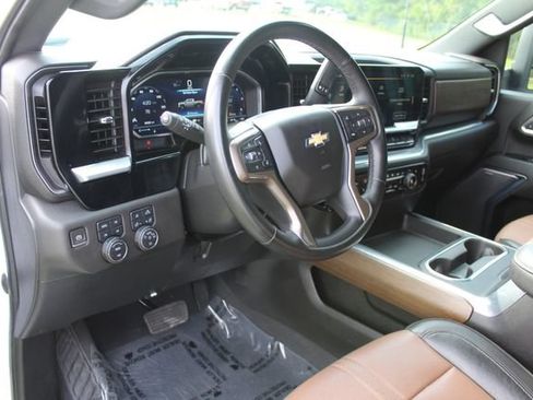Used 2024 Chevrolet Silverado 2500 High Country w/ Z71 Off-Road Package AWD/4WD image 14