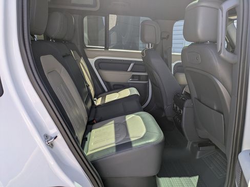 Certified 2022 Land Rover Defender 110 X-Dynamic HSE AWD/4WD image 31