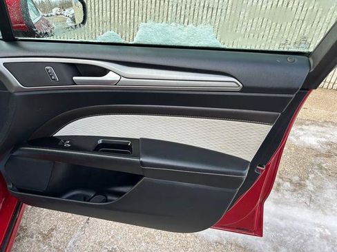 Used 2020 Ford Fusion SE w/ Equipment Group 151A image 22