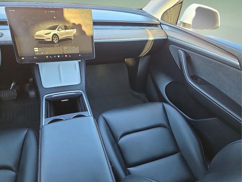 Used 2023 Tesla Model Y Long Range image 12